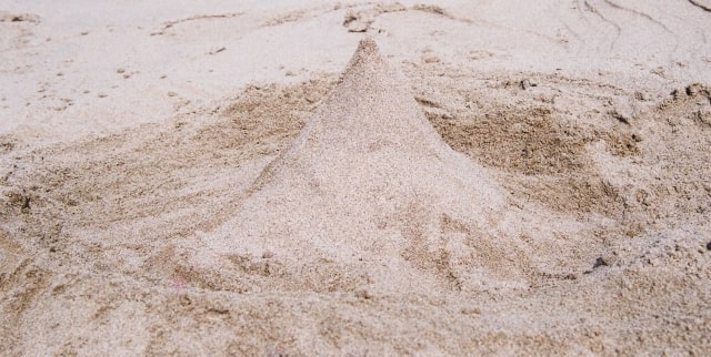自宅で砂遊びさせたい 砂遊び用の 砂 はどんな砂がおすすめ Diyと庭づくりのメディア